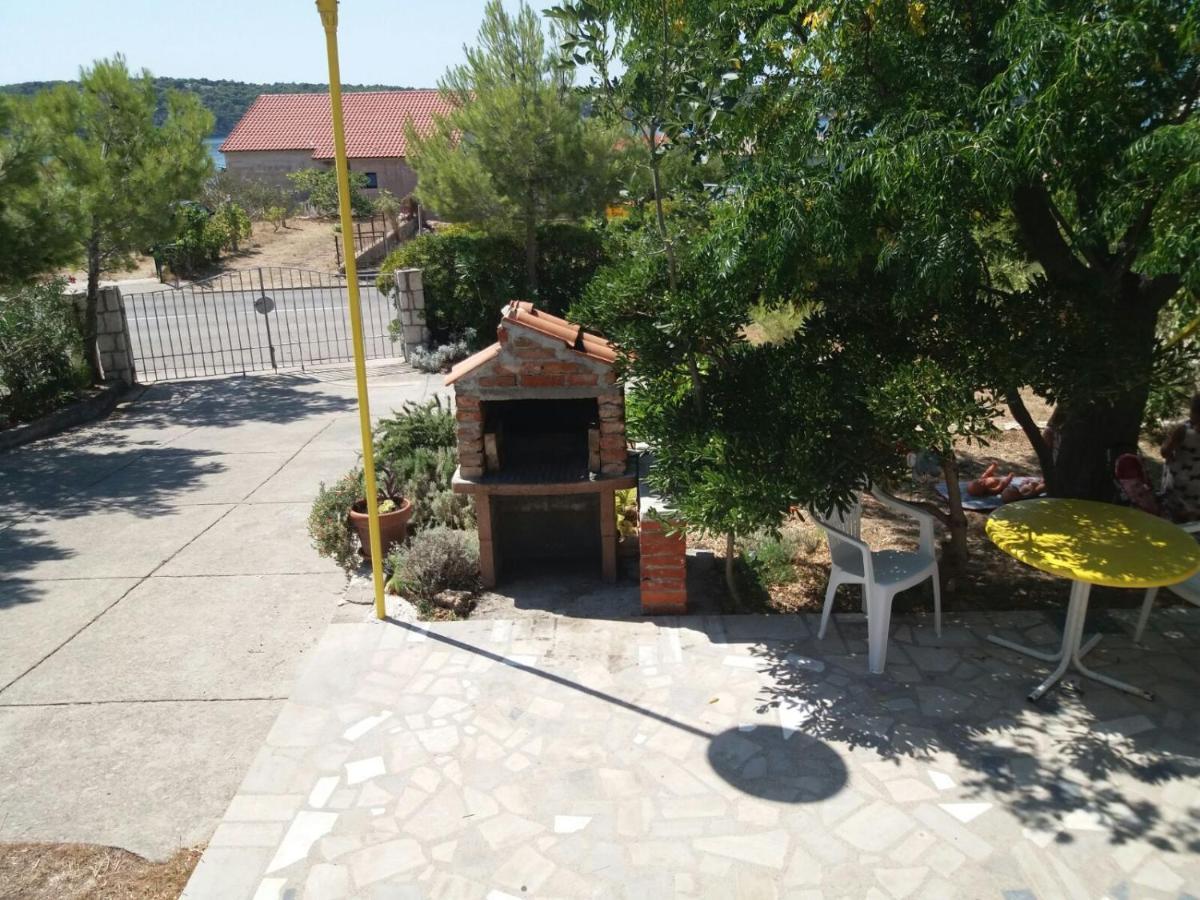 Holiday Home Vjeka 라브 객실 사진